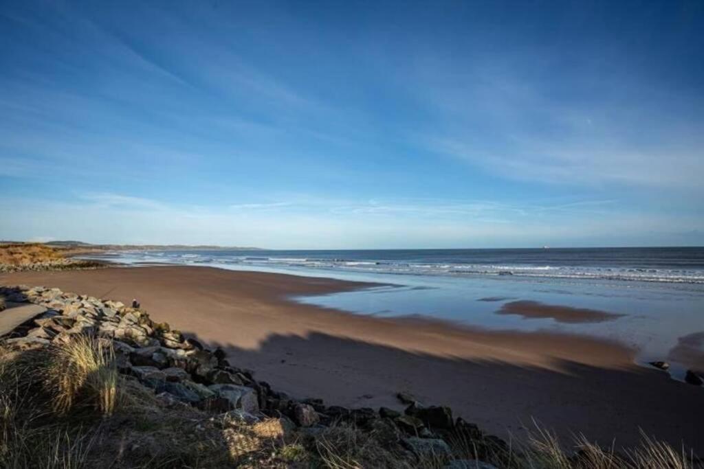 Life'S A Beach, Montrose Scotland Exterior photo