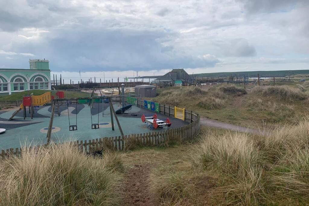 Life'S A Beach, Montrose Scotland Exterior photo