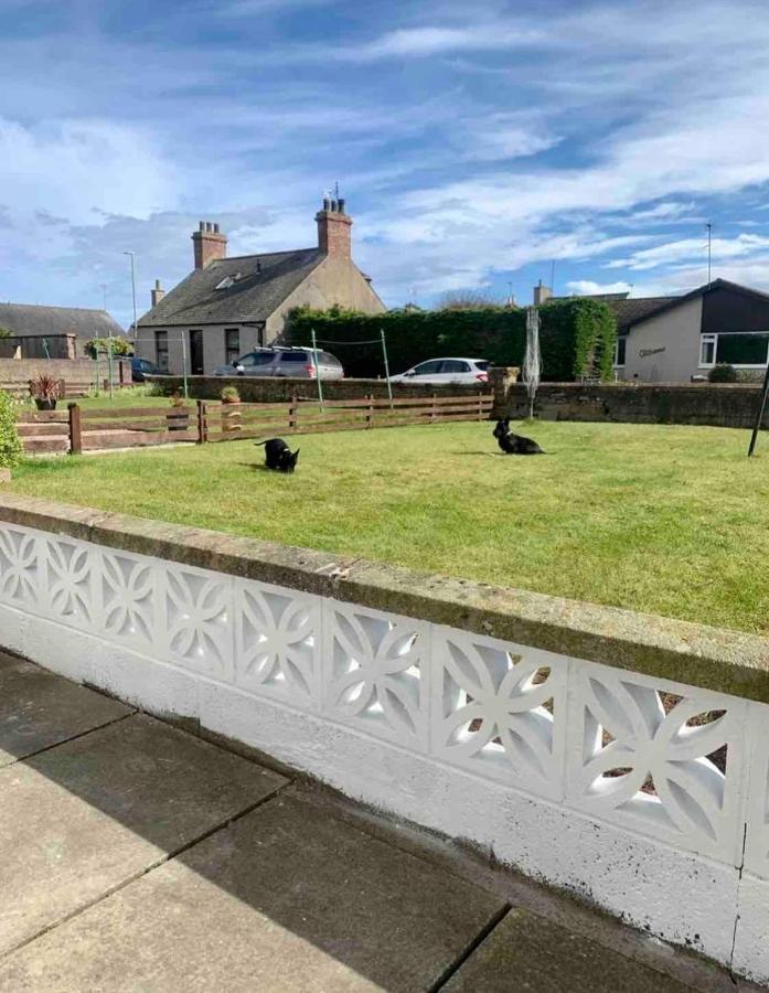 Life'S A Beach, Montrose Scotland Exterior photo